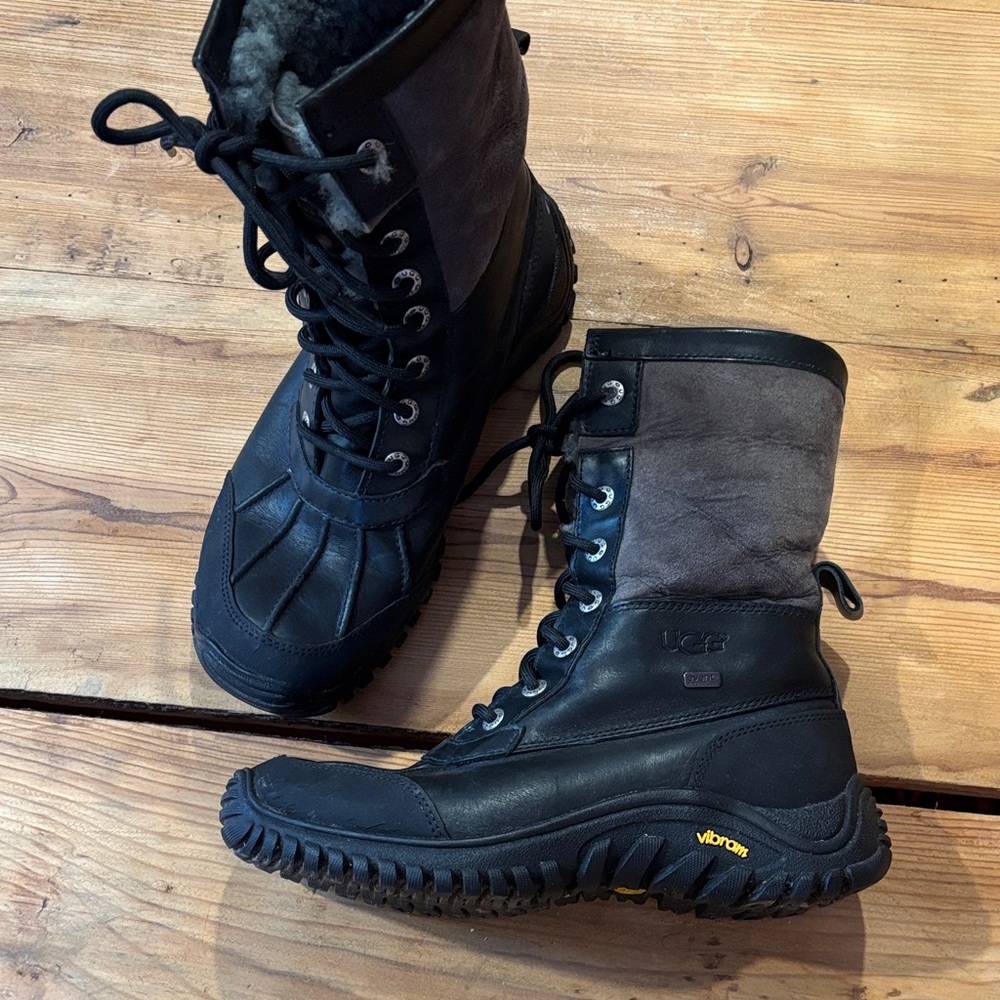UGG Vibram 7.5 Black & Gray Adirondack II Boot Winter Rated Sheepskin Wool Liner